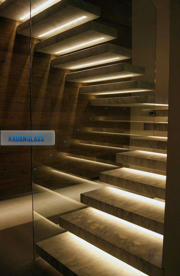 نورپردازی LED برای پله معلق
